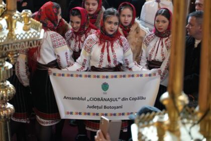 Slujire arhierească şi Concert de colinde la Catedrala arhiepiscopală din Galaţi – fotografia 38
