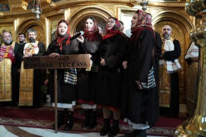 Slujire arhierească şi Concert de colinde la Catedrala arhiepiscopală din Galaţi – fotografia 41