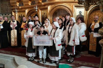 Slujire arhierească şi Concert de colinde la Catedrala arhiepiscopală din Galaţi – fotografia 42