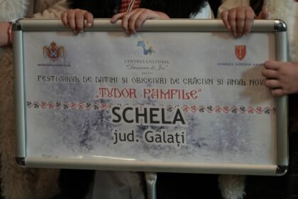 Slujire arhierească şi Concert de colinde la Catedrala arhiepiscopală din Galaţi – fotografia 43