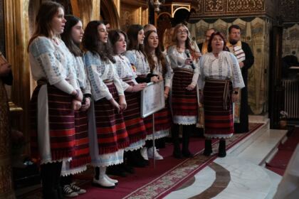 Slujire arhierească şi Concert de colinde la Catedrala arhiepiscopală din Galaţi – fotografia 44