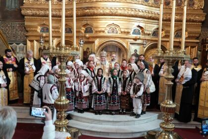Slujire arhierească şi Concert de colinde la Catedrala arhiepiscopală din Galaţi – fotografia 45