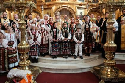 Slujire arhierească şi Concert de colinde la Catedrala arhiepiscopală din Galaţi – fotografia 47