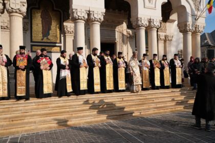 Slujire arhierească şi Concert de colinde la Catedrala arhiepiscopală din Galaţi – fotografia 50