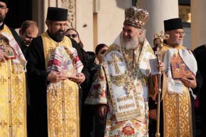 Slujire arhierească şi Concert de colinde la Catedrala arhiepiscopală din Galaţi – fotografia 51