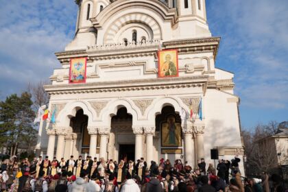 Slujire arhierească şi Concert de colinde la Catedrala arhiepiscopală din Galaţi – fotografia 52
