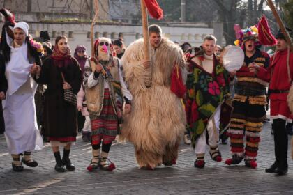 Slujire arhierească şi Concert de colinde la Catedrala arhiepiscopală din Galaţi – fotografia 58