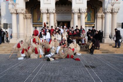Slujire arhierească şi Concert de colinde la Catedrala arhiepiscopală din Galaţi – fotografia 67