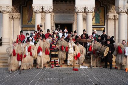 Slujire arhierească şi Concert de colinde la Catedrala arhiepiscopală din Galaţi – fotografia 68