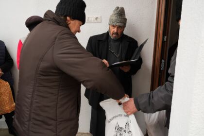 Daruri de Crăciun pentru familiile sinistrate din judeţul Galaţi – fotografia 23