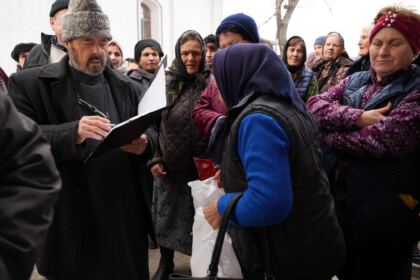 Daruri de Crăciun pentru familiile sinistrate din judeţul Galaţi – fotografia 24