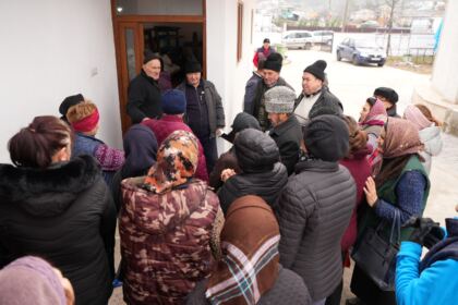 Daruri de Crăciun pentru familiile sinistrate din judeţul Galaţi – fotografia 26