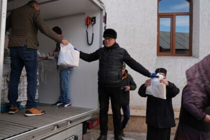 Daruri de Crăciun pentru familiile sinistrate din judeţul Galaţi – fotografia 40