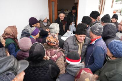 Daruri de Crăciun pentru familiile sinistrate din judeţul Galaţi – fotografia 52