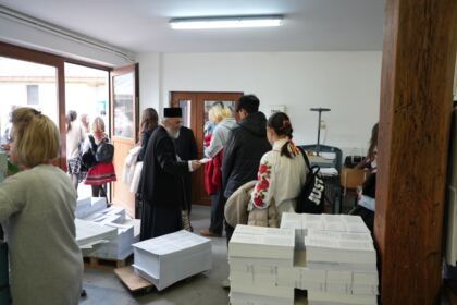 Elevi de la Colegiul Naţional „Costache Negri” au vizitat Centrul eparhial din Galaţi – fotografia 17