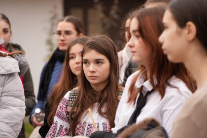 Elevi de la Colegiul Naţional „Costache Negri” au vizitat Centrul eparhial din Galaţi – fotografia 23