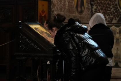 Elevi de la Colegiul Naţional „Costache Negri” au vizitat Centrul eparhial din Galaţi – fotografia 30