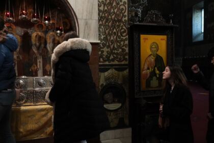 Elevi de la Colegiul Naţional „Costache Negri” au vizitat Centrul eparhial din Galaţi – fotografia 32