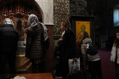 Elevi de la Colegiul Naţional „Costache Negri” au vizitat Centrul eparhial din Galaţi – fotografia 33