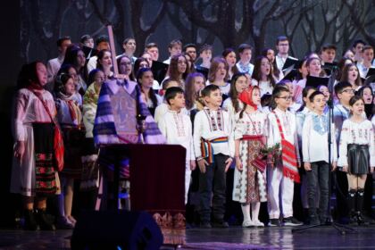 Serbarea de colinde a Seminarului Teologic „Sfântul Andrei“ din Galaţi – fotografia 47