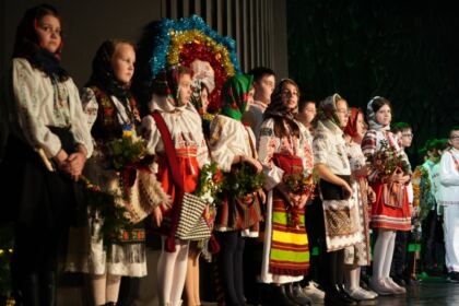 Serbarea de colinde a Seminarului Teologic „Sfântul Andrei“ din Galaţi – fotografia 58