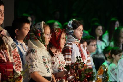 Serbarea de colinde a Seminarului Teologic „Sfântul Andrei“ din Galaţi – fotografia 63