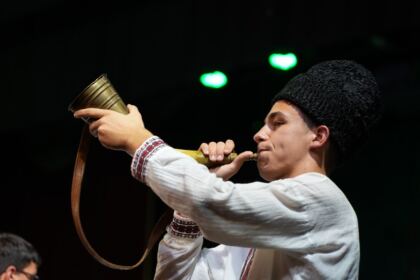 Serbarea de colinde a Seminarului Teologic „Sfântul Andrei“ din Galaţi – fotografia 65
