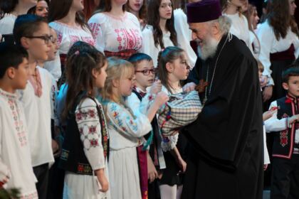 Serbarea de colinde a Seminarului Teologic „Sfântul Andrei“ din Galaţi – fotografia 77