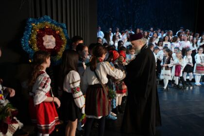 Serbarea de colinde a Seminarului Teologic „Sfântul Andrei“ din Galaţi – fotografia 79