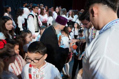 Serbarea de colinde a Seminarului Teologic „Sfântul Andrei“ din Galaţi – fotografia 81