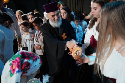 Serbarea de colinde a Seminarului Teologic „Sfântul Andrei“ din Galaţi – fotografia 82