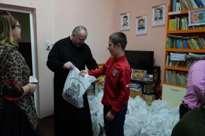 Daruri pentru copiii de la o şcoală specială – fotografia 15