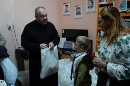 Daruri pentru copiii de la o şcoală specială – fotografia 16