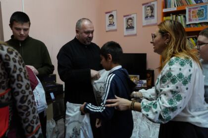 Daruri pentru copiii de la o şcoală specială – fotografia 17