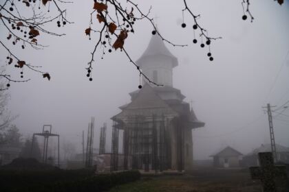 Daruri de sfintele sărbători pentru familiile sinistrate din judeţul Galaţi – fotografia 1
