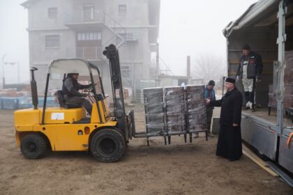 Daruri de sfintele sărbători pentru familiile sinistrate din judeţul Galaţi – fotografia 11