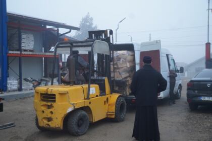 Daruri de sfintele sărbători pentru familiile sinistrate din judeţul Galaţi – fotografia 15