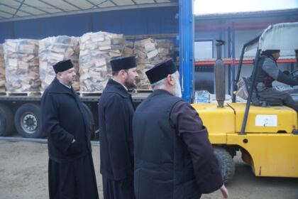 Daruri de sfintele sărbători pentru familiile sinistrate din judeţul Galaţi – fotografia 17