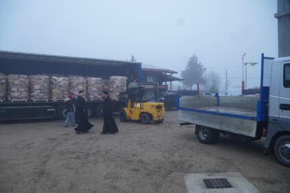 Daruri de sfintele sărbători pentru familiile sinistrate din judeţul Galaţi – fotografia 19