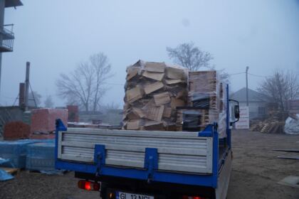 Daruri de sfintele sărbători pentru familiile sinistrate din judeţul Galaţi – fotografia 25