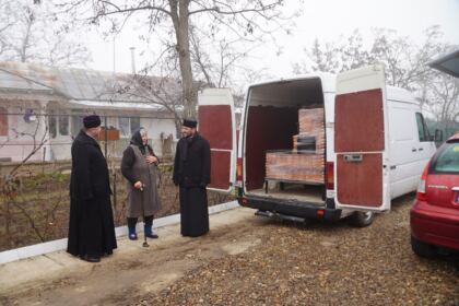 Daruri de sfintele sărbători pentru familiile sinistrate din judeţul Galaţi – fotografia 26