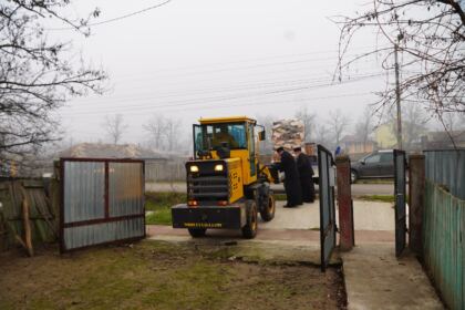 Daruri de sfintele sărbători pentru familiile sinistrate din judeţul Galaţi – fotografia 46