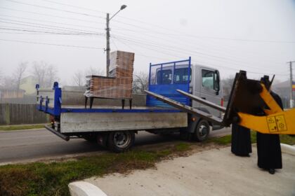 Daruri de sfintele sărbători pentru familiile sinistrate din judeţul Galaţi – fotografia 49