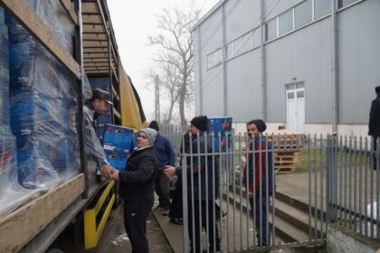 Daruri de sfintele sărbători pentru familiile sinistrate din judeţul Galaţi – fotografia 2