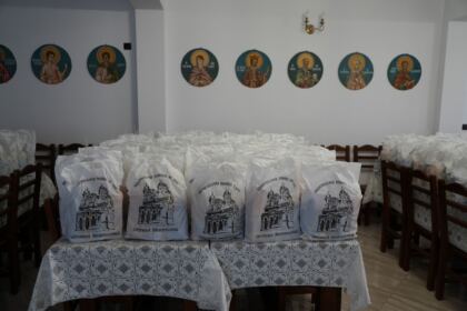 Daruri de sfintele sărbători pentru familiile sinistrate din judeţul Galaţi – fotografia 12