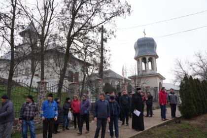 Daruri de sfintele sărbători pentru familiile sinistrate din judeţul Galaţi – fotografia 21