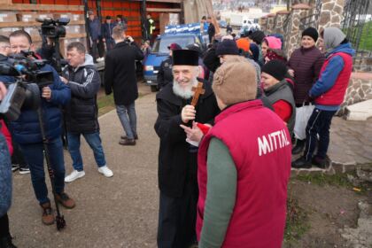 Daruri de sfintele sărbători pentru familiile sinistrate din judeţul Galaţi – fotografia 37
