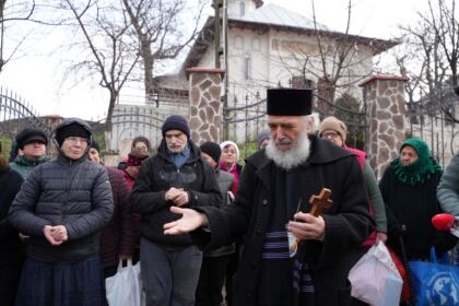 Daruri de sfintele sărbători pentru familiile sinistrate din judeţul Galaţi – fotografia 39