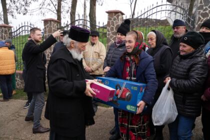 Daruri de sfintele sărbători pentru familiile sinistrate din judeţul Galaţi – fotografia 40