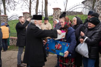 Daruri de sfintele sărbători pentru familiile sinistrate din judeţul Galaţi – fotografia 41